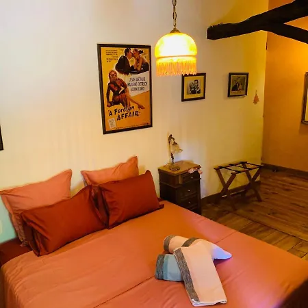 Pensionat Ferme De Tayac - Charme Avec Pool 4*