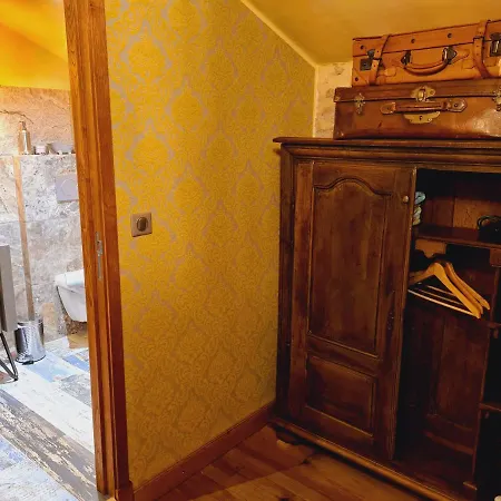 Pensión Ferme De Tayac - Charme Avec Pool 4*