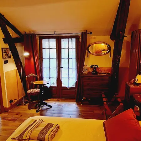 Гостевой дом Ferme De Tayac - Charme Avec Pool Les Eyzies