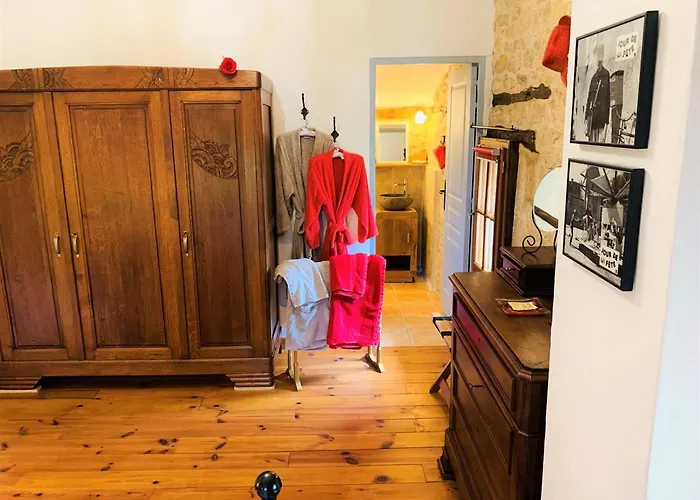 بيت ضيافة Ferme De Tayac - Charme Avec Pool 4*