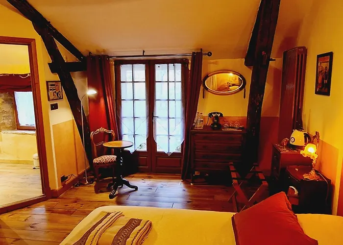 Konukevi Ferme De Tayac - Charme Avec Pool Les Eyzies